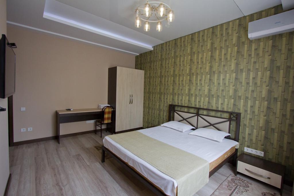 Center Hotel Bishkek Exteriör bild